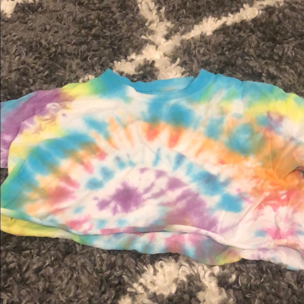 VERY CROPPED TIE DYE SHIRT